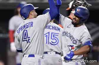 Blue Jays pile on Orioles with 11 runs in the seventh, win 11-2