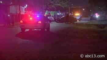 Driver killed after crashing into parked car on north Houston street - KTRK-TV