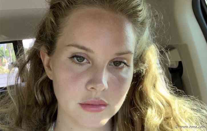 Lana Del Rey announces she’s deactivating all of her social media accounts