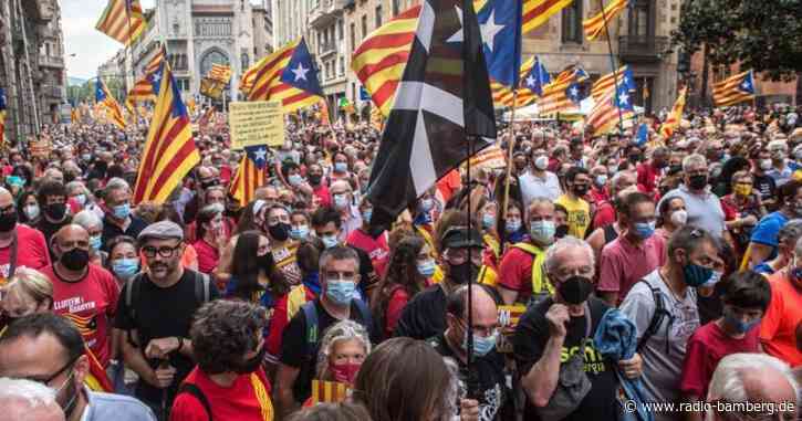 Mehr als 100.000 Katalanen fordern Unabhängigkeit