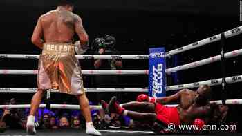 58-year-old former boxing world champion loses comeback fight