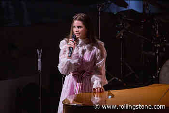 Lana Del Rey Claims She’s Deactivating Her Social Media Accounts
