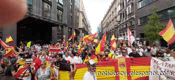 Cientos de vallisoletanos y palentinos exigen la dimisión de Pedro Sánchez a las puertas del Congreso - NoticiasCYL