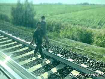 "Migranti sui binari". L'ira dei pendolari sul treno fermo - ilGiornale.it