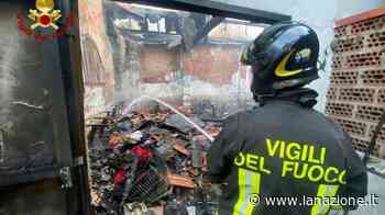 Prato, paura all’alba: incendio in una ditta di confezioni. Famiglia evacuata - LA NAZIONE