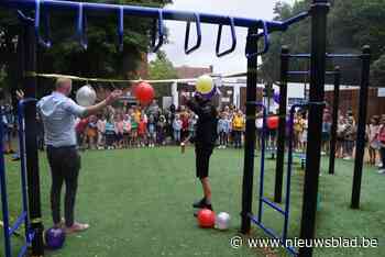 Oudercomité en gemeente kopen nieuwe speeltuigen voor basiss... (Vosselaar) - Het Nieuwsblad