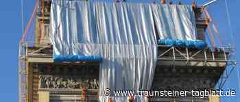 Bekanntes Bauwerk mit Stoff verhüllt - Traunsteiner Tagblatt