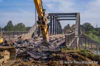 Brug in Tervant onder grote belangstelling afgebroken