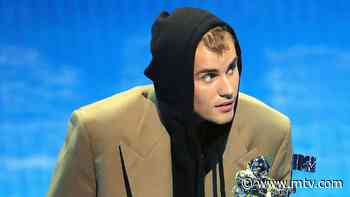 Justin Bieber Wins Artist Of The Year And Immediately Thanks Travis Scott - MTV.com