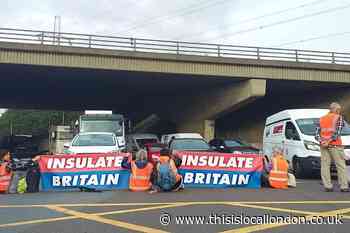 Insulate Britain: Delays as activists block M25 slip roads