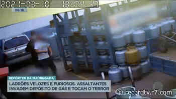 Assaltantes provocam terror durante invasão a depósito de gás em Cotia (SP) - Record TV