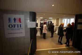 Est-il vrai, comme l'affirme Eric Ciotti qu"il est rentré pas loin de 450.000 étrangers en situation légale" en 2019 en France?