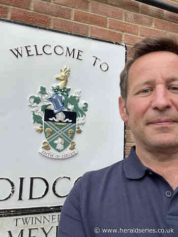 Ed Vaizey is running for Didcot again... in the London Marathon - Herald Series