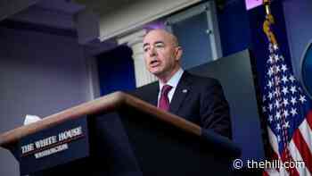 DHS secretary's chief of staff resigns
