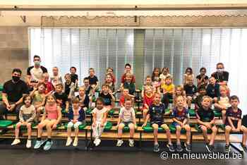 Jonge Riemstenaartjes leven zich uit in gemeentelijke sportk... (Riemst) - Het Nieuwsblad