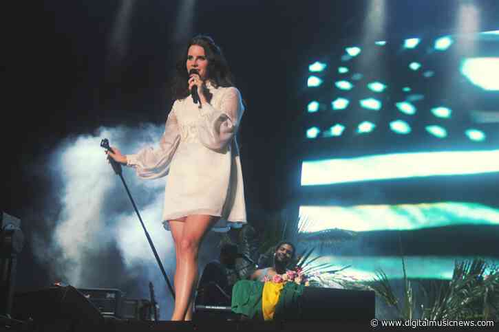 Lana Del Rey Goes Dark – Deletes Her Social Media Accounts