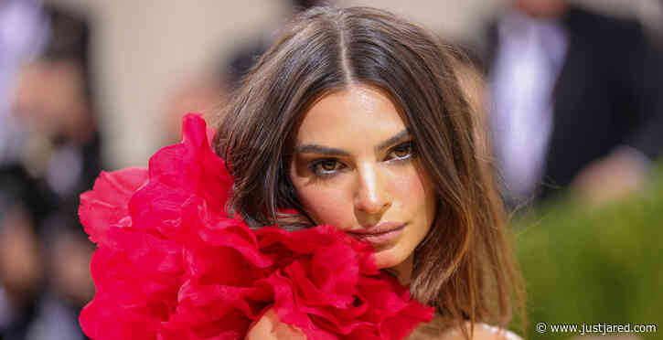 Emily Ratajkowski Wears a Stunning Vera Wang Dress to Met Gala 2021