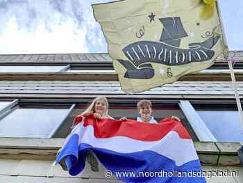 Rosalie en Melle (College De Brink) zijn geslaagd! 'Eindelijk, lang gewacht maar nu vakantie!' - Noordhollands Dagblad