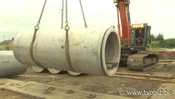 Rioolbuis van 1 meter diameter onder spoorlijn Antwerpen-Gent in Belsele - TV Oost