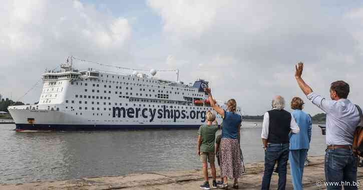 Grootste ziekenhuisschip ter wereld maakt laatste stop in Antwerpen voor het voorgoed naar Afrika vertrekt - Het Laatste Nieuws