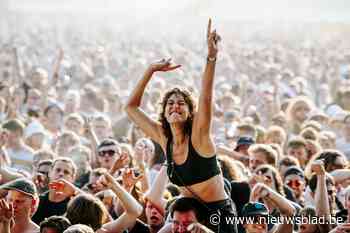 ALBUM. Feesten alsof morgen niet bestaat: Rampage Open Air knalt festivalzomer op gang - Het Nieuwsblad