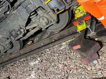 Sidcup: Lee derailment causing delays for second day