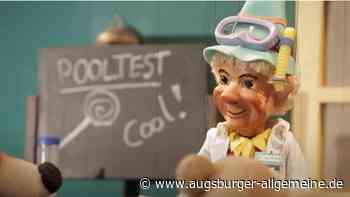 Dr. Kasperl von der Augsburger Puppenkiste erklärt Pooltests