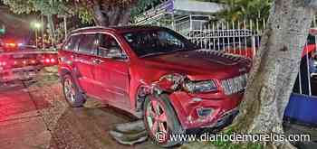 Pierde control y choca en Cuernavaca - Diario de Morelos