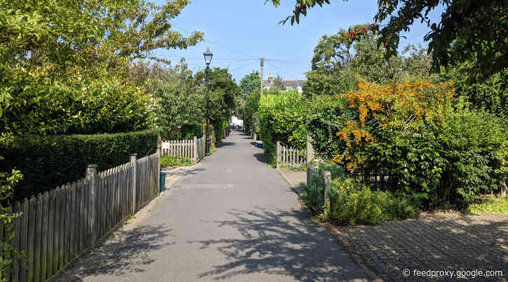 London’s Alleys: Model Cottages, SW14