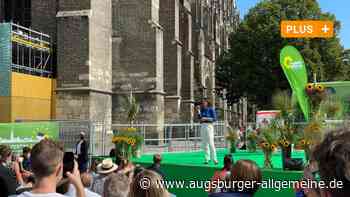 Annalena Baerbock stellt sich Fragen auf dem Münsterplatz