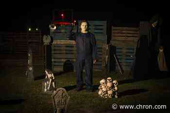 Galveston fines lawyer for strolling beach as Michael Myers with bloody knife