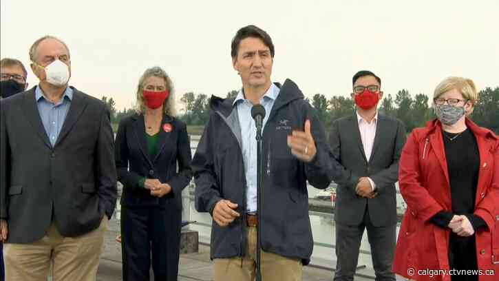 Trudeau slams premiers of Alta. and Sask. for handling of 4th wave