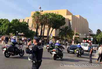 Du bleu, des bouchons et un comité d’accueil pour l’arrivée d’Emmanuel Macron à Nice