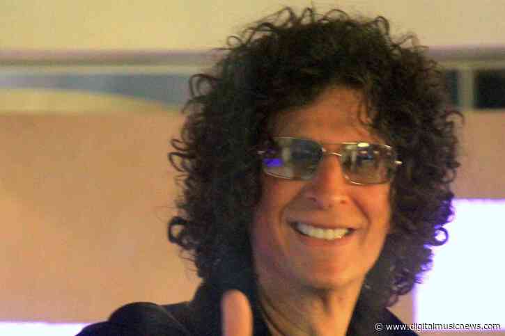 Howard Stern Rips Into Joe Rogan’s COVID Comments