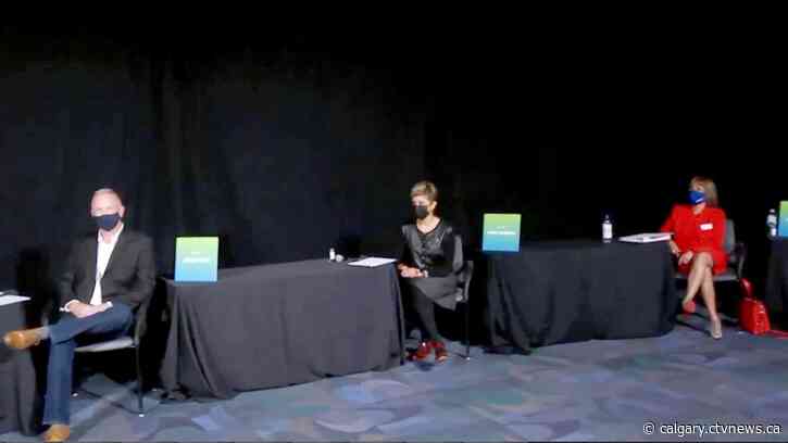 Calgary mayoral hopefuls talk taxes, Green Line and downtown vacancy in top candidate forum