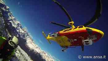 Travolto da auto mentre falcia prato in giardino - Agenzia ANSA