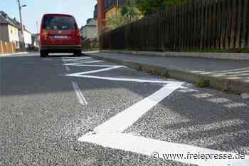 Zickzacklinie auf Straße in Rotschau sorgt für Diskussionen - Freie Presse