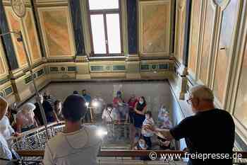 Liskowsky-Villa in Reichenbach: Gäste stehen Schlange und beziehen Stellung - Freie Presse