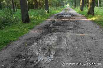 Onderhoudswerken stilgelegd na politiebezoek: Oude Dreef blijft modderpoel met putten - Het Nieuwsblad