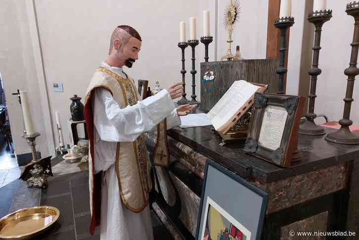 ‘Jonge priester’ grijpt terug naar Latijnse ritus aan oud altaar van Sint-Ambrosiuskerk