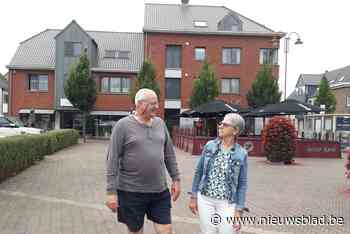 BLIJVEN PLAKKEN. De Bierhoeve? Dat was lachen en feesten tot ’s morgens vroeg!