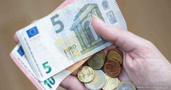 Postbote öffnet Briefe und stiehlt Bargeld