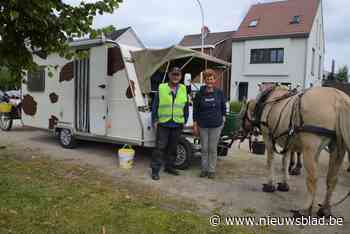 Toon en Carina trekken al drie maanden met hun fjordenpaarden en caravan rond