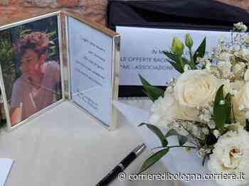 Modena, l’ultimo saluto a Giulia, morta a 16 dopo il secondo vaccino - Corriere della Sera