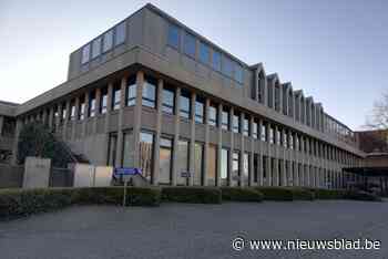 Stadspersoneel ontevreden over aanwerving adjunct-directeur: “Zo iemand verdient zelfs meer dan de burgemeester”<BR />