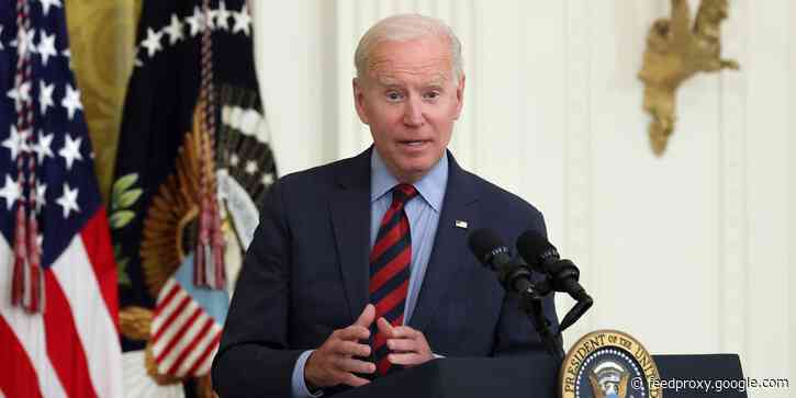 White House praises Fox for implementing a stricter version of Biden's vaccine-or-test mandate, despite on-air bashing of federal policy