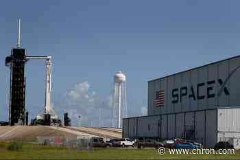 NASA awards SpaceX, Blue Origin, and 3 other companies $146 Million to make moon lander designs