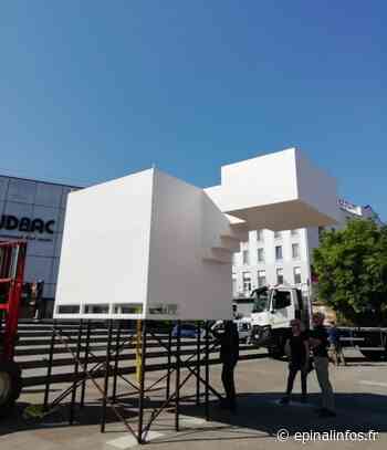 Une oeuvre contemporaine sur le parvis du Mudaac - Epinal infos - Epinal Infos