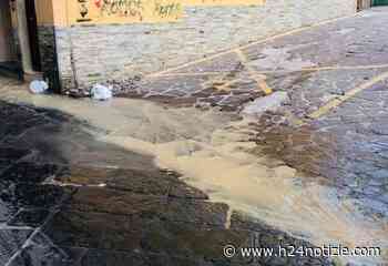 VIDEO - Perdita d'acqua a Formia, in via Lavanga spunta un "fiume" - h24 notizie