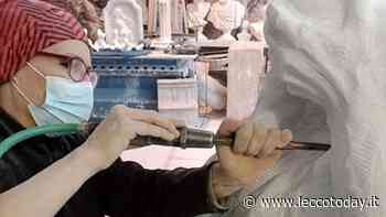 La scultura di Elena da Lecco al comune di Chiaramonte Gulfi in Sicilia - LeccoToday